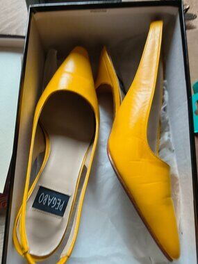 Vintage Pegabo Yellow Leather Pointed Slingback Heels w/ Box